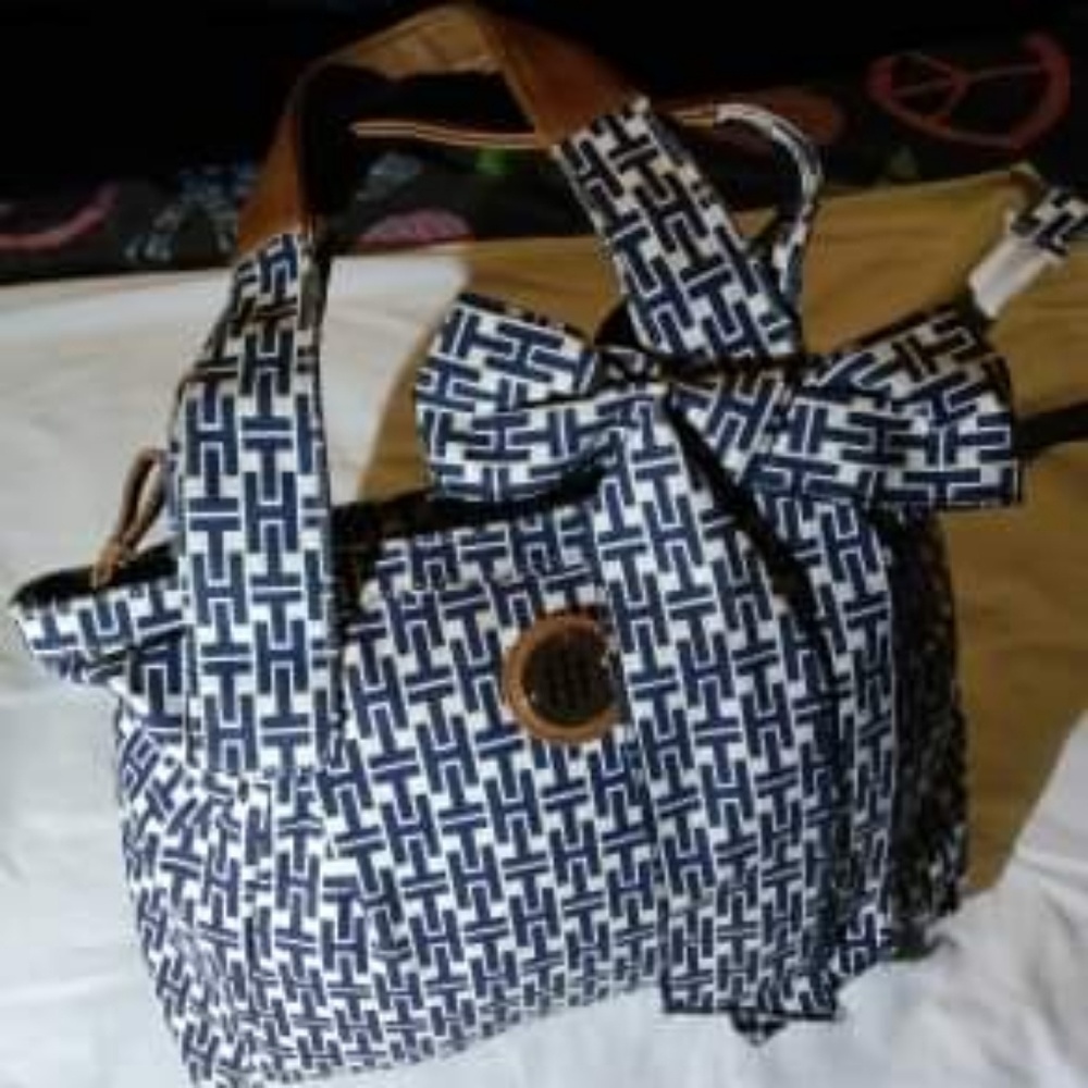 Tommy Hilfiger  purse new without tags
